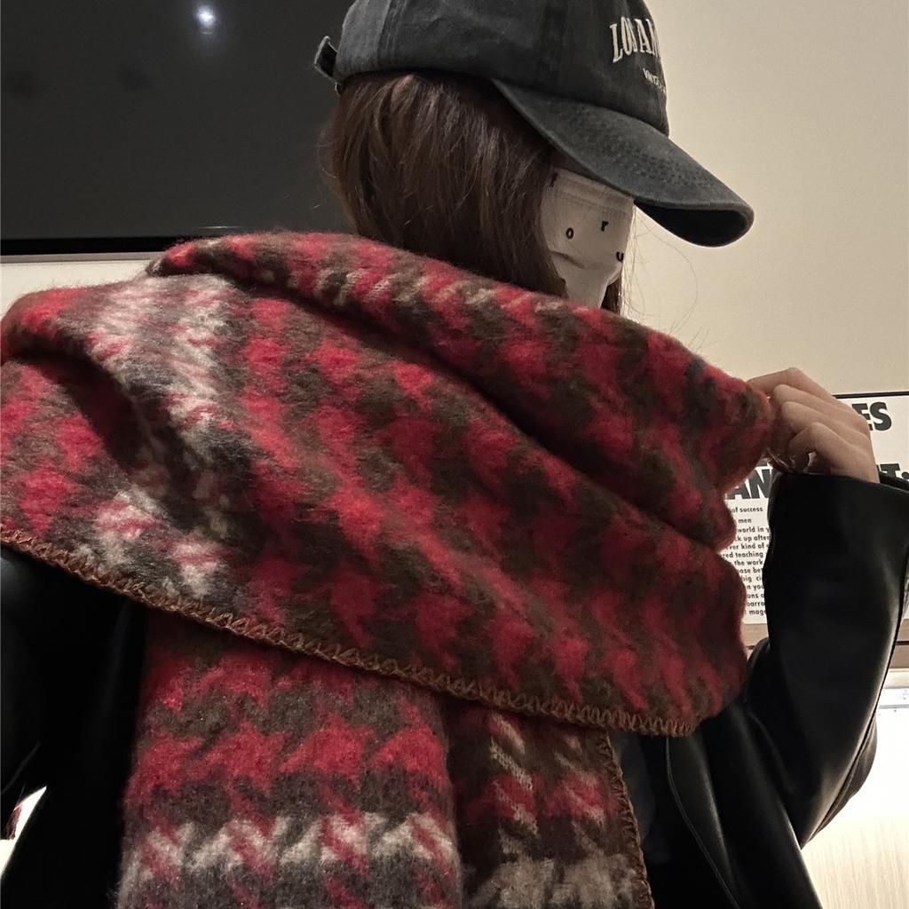 Korean Version of The New Autumn and Winter Contrasting Plaid Scarf for Girls Fashionable and Versatile Thickened and Warm Houndstooth Scarf