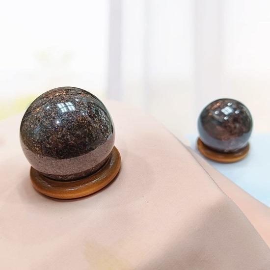 Vastu Healing Crystal Sphere Stone Natural Garnet Crystal Sphere Ball For Home Decor