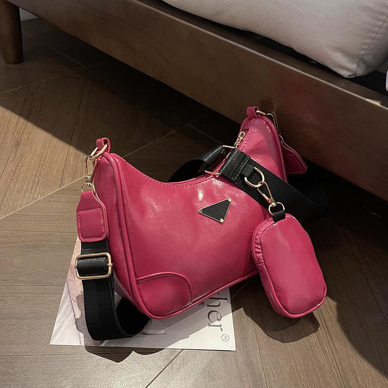 Женские однотонные квадратные сумки через плечо на молнии для отдыха из искусственной — фото 13