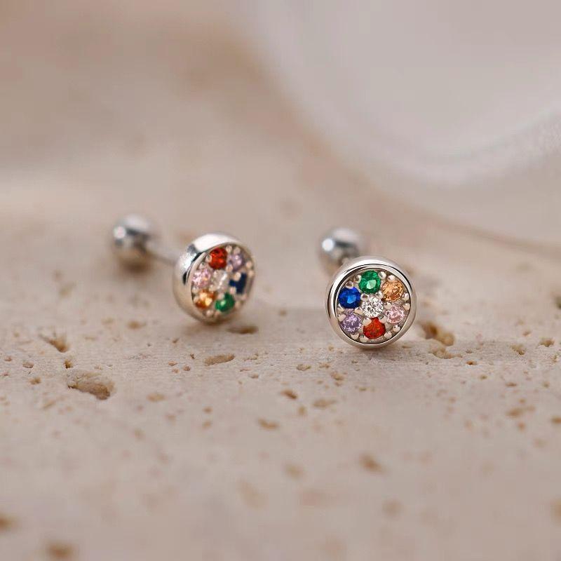 

Серебряные круглые серьги-пусеты с разноцветными кристаллами, женские, с застежкой-закруткой, для сна, не нужно снимать, серьги с легким роскошным дизайном для меньшинства SE3307 Round Color Diamond Earrings Pair (Silver)
