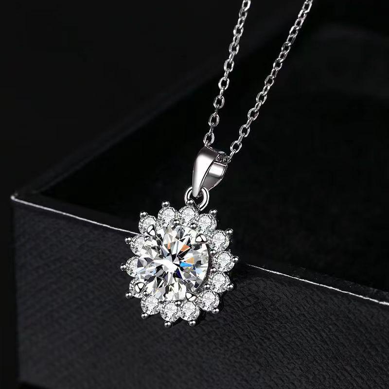 Sunflower Necklace: 2 Carat Moissanite Pendant on PT950 Plated Titanium Steel Clavicle Chain