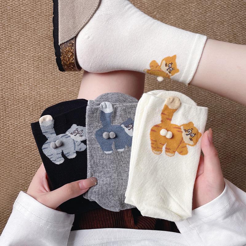 Women's Trendy Cartoon Cat Mid-Calf Cotton Socks - Cute Egg Design for Autumn and Winter