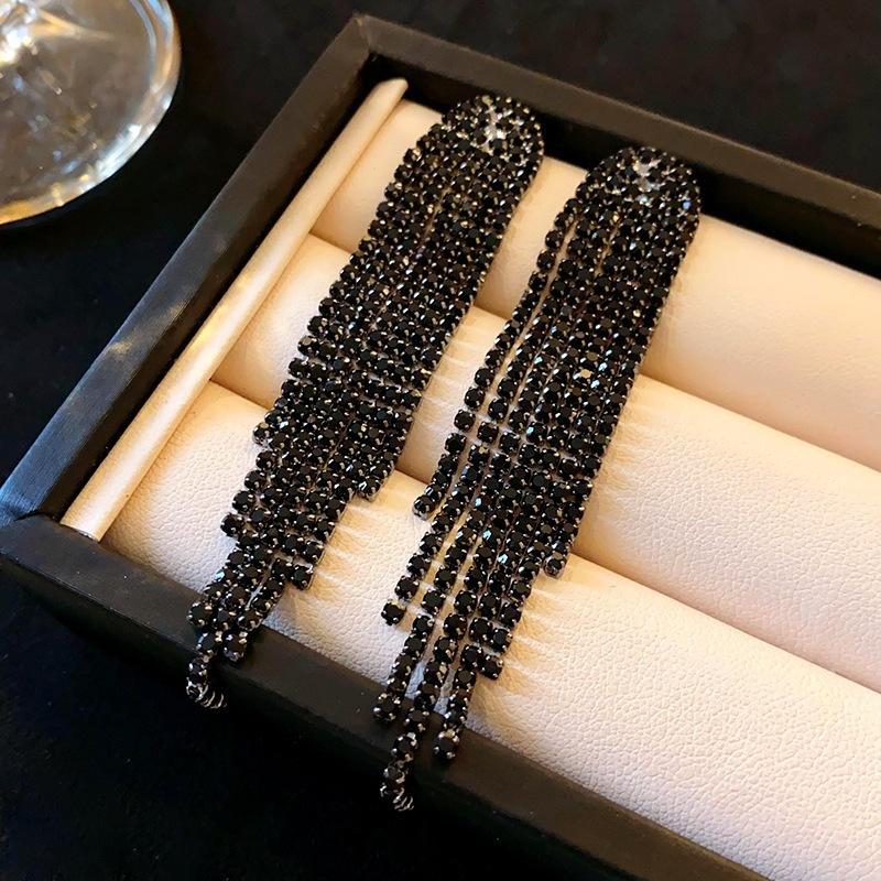 

Silver needle diamond-encrusted long fringed earrings, cold wind temperament earrings, light luxury and high-end versatile earrings