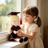Boneco de Pelúcia de Formatura 2026 com Chapéu e Robe Brinquedo de Pelúcia Macio para Crianças 13 Polegadas Presente Comemorativo para Formandos de Jardim de Infância, Pré-escola e Ensino Fundamental