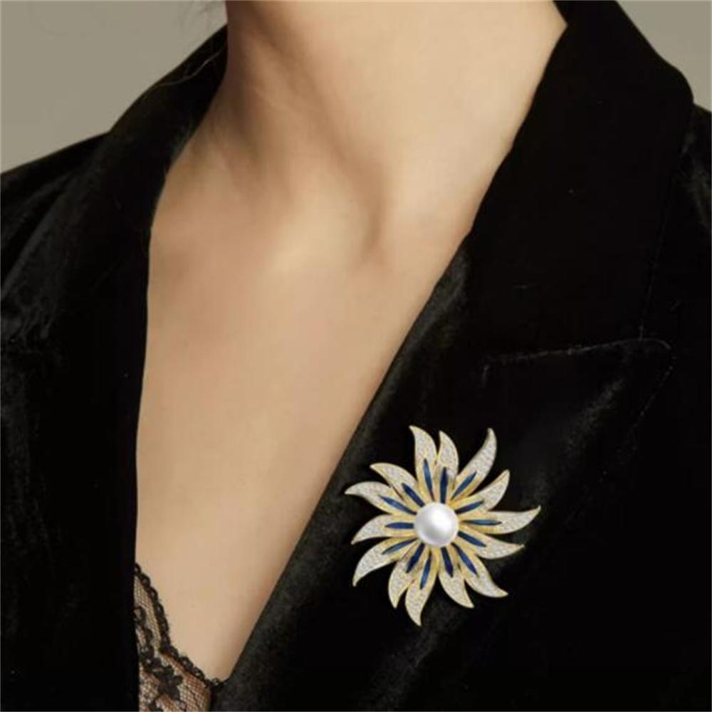 Exquisite Crystal Sunflower Brooches for Women Fashion Daisy Flower Collar Pins Coat Shawl Corsage Jewelry Party Accessories