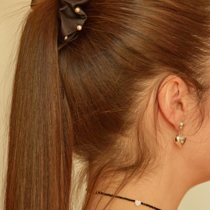 L’OMBRILLANT Satin Perlmutt Punkt Haargummi