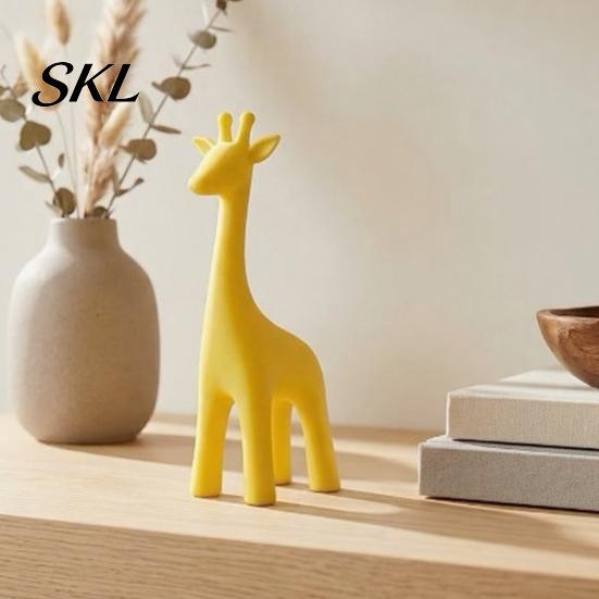 3D Printed Giraffe Figurine Desk Decor, Modern Cartoon Animal Statue, Minimalist Small Statue Bedside Table for Living Room Entryway, Home Gift