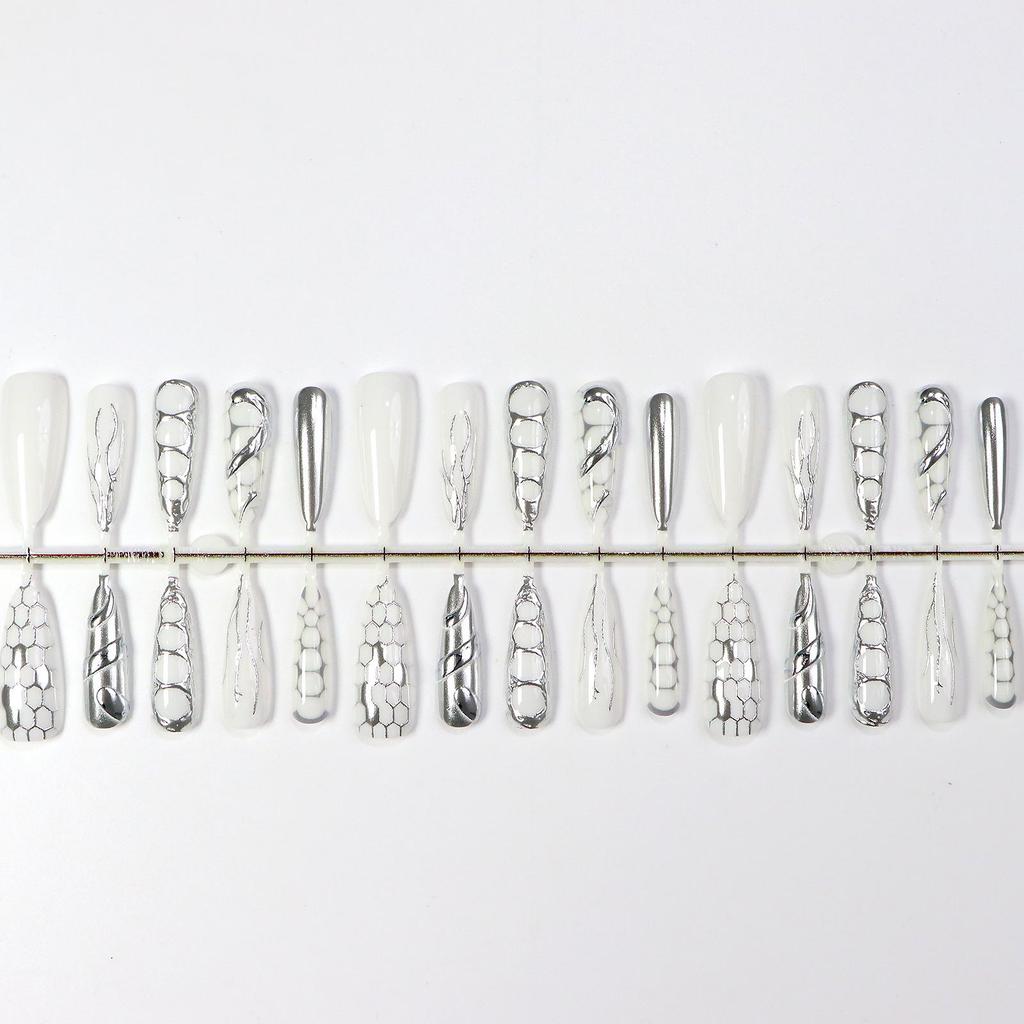 Long-Lasting Ice-Cool Snake Pattern Cat Eye Press-On Nails with Silver Grid & French Manicure Tips