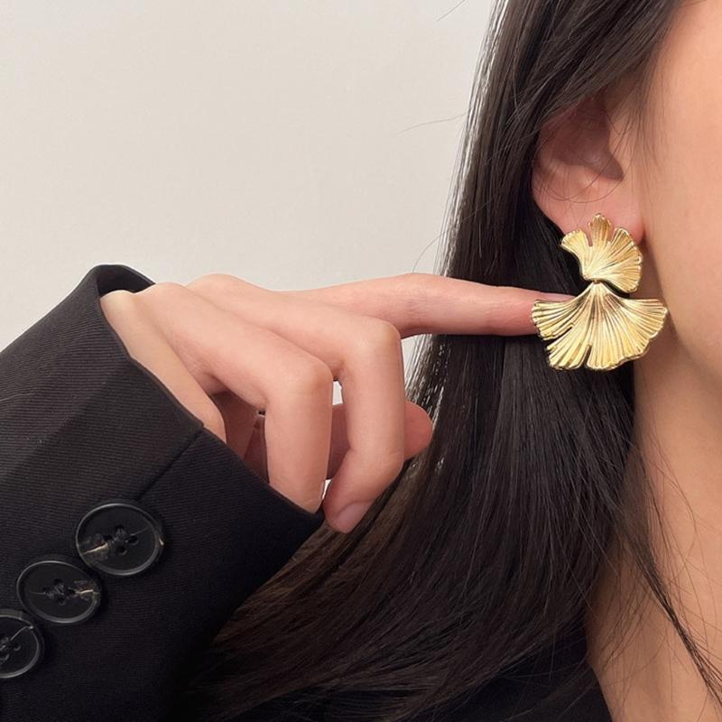 Ginkgos Leaf Design Alloy Earrings Smooth Surfaces Unique Accessory Casual Formal Earrings Suitable for Fashion Women