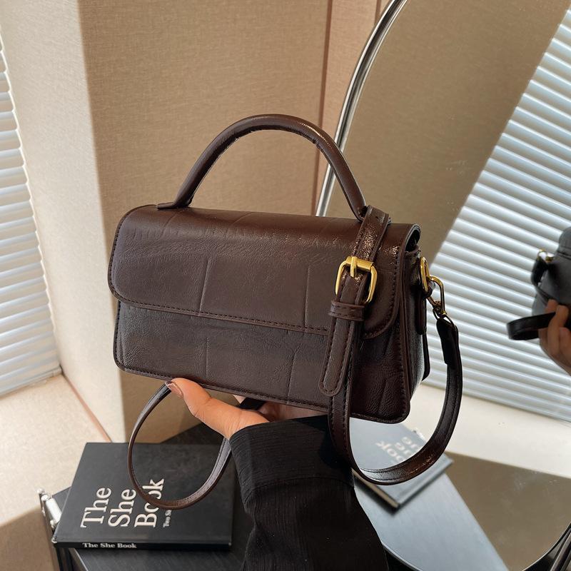 

Retro simple portable small square bag women s new autumn and winter versatile casual shoulder messenger bag commuter bag темно-коричневого