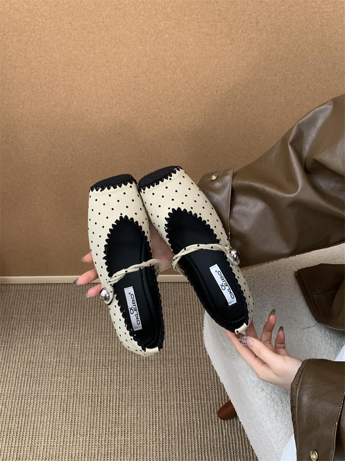 

2025 new color matching light mouth shoes one-word buckle temperament single shoes French retro Mary Jane shoes with skirts 39