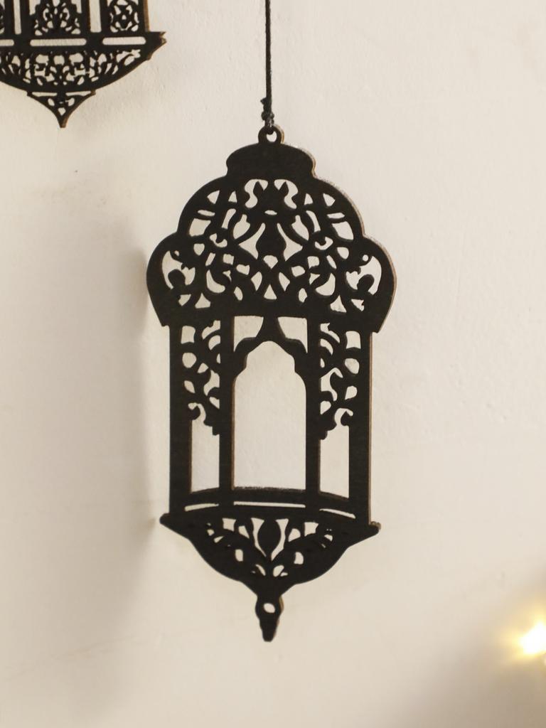 Wanddeko aus Holz - Schwarzer hölzerner Halbmond mit Sternausschnitten, Hängelaternen für Ramadan Eid, Islamisches Fest Heimdeko