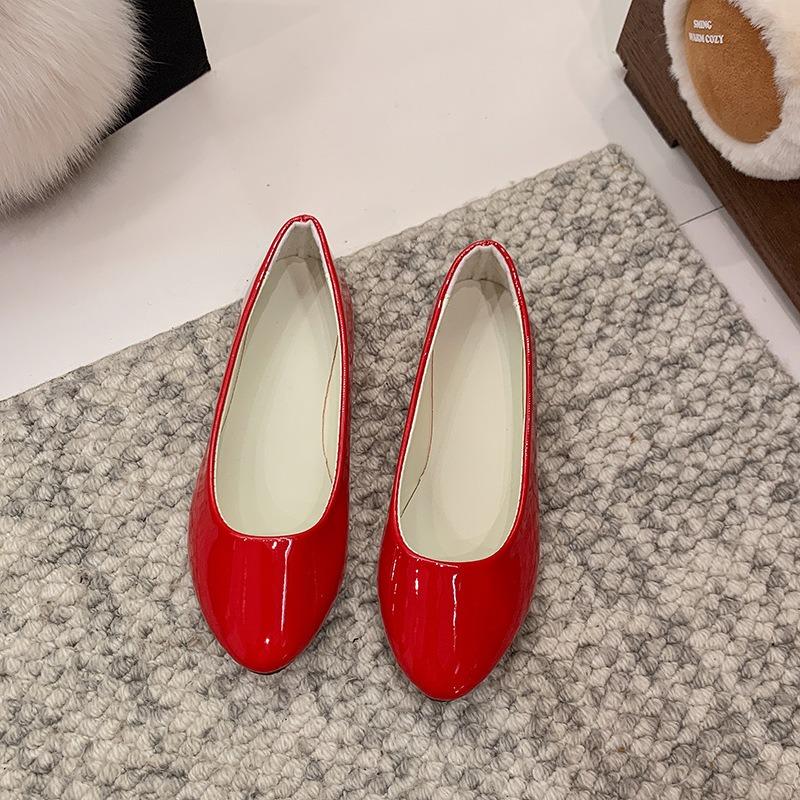 Fashion single shoes flat bottom pointed casual work shoes women's size 42 large size patent leather women's shoes