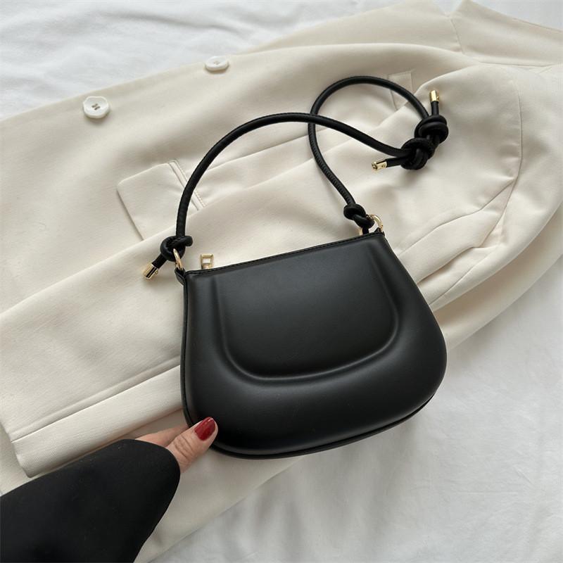 

Simple And Elegant Ladies Saddle Bag Underarm Bag Street Style For Women чёрный