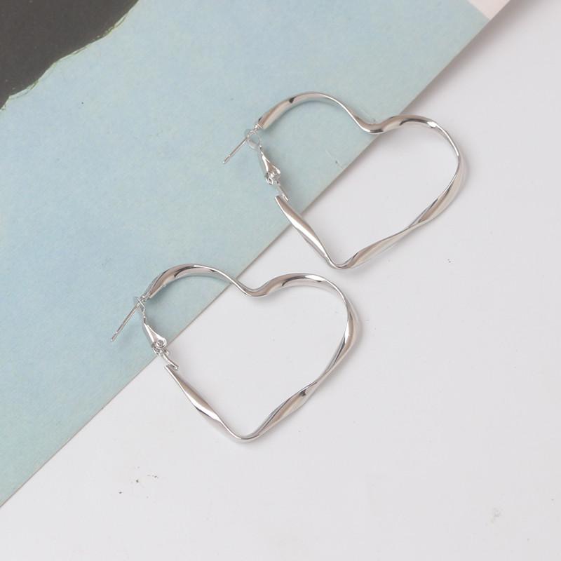 

New Gold Color Heart Hoop Earrings for Women Exaggerated Metal Earrings 40mm Hoop Earrings Punk Hiphop Style Female Earrings