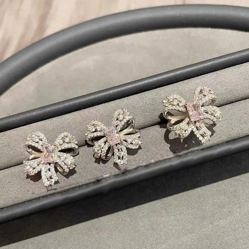 Women s Clavicle Chain Jewelry Set: Diamond Pink Zirconia Bow Ring, Stud Earrings, and Necklace. кольца