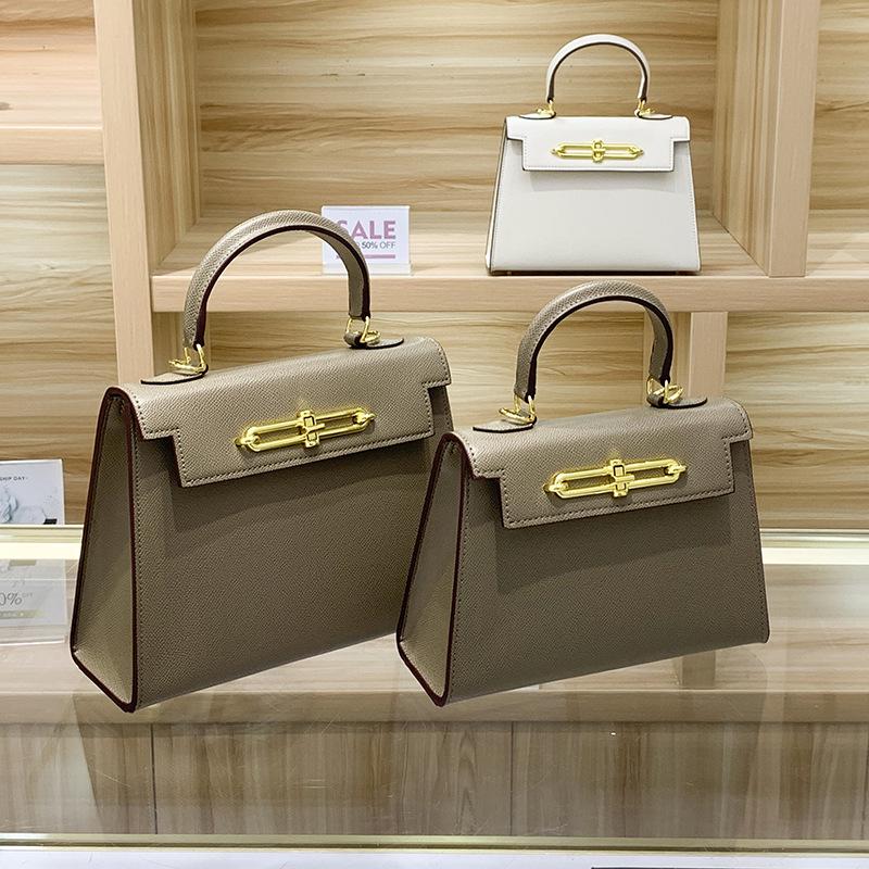Elegant Crossbody Handbag - Luxe Texture & Versatile Design
