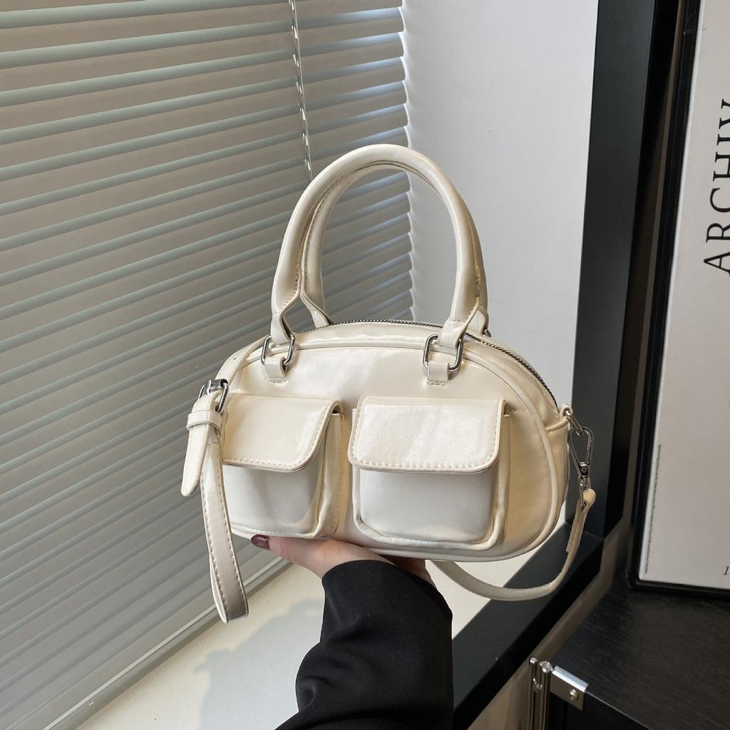 Korean version of trendy niche design underarm baguette bag women's 2025 autumn new shoulder Boston bag bowling bag