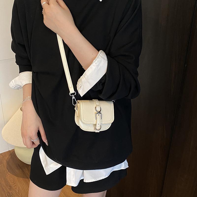 Fashionable Small Crossbody Wallets With Sewed Detailing For Urban Women