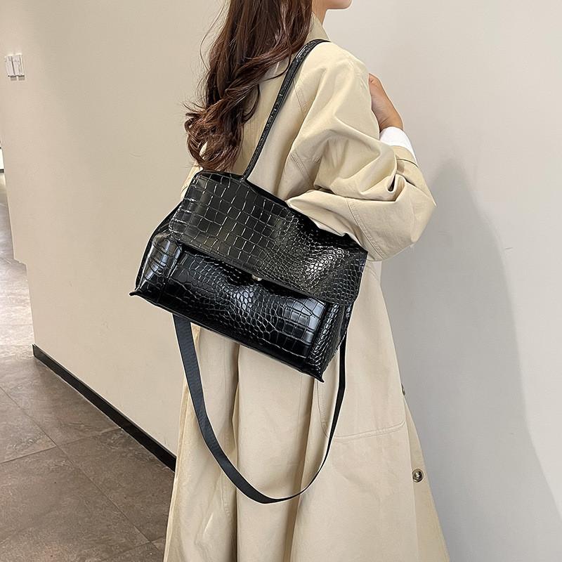 Pu Water Bucket Tote Bag With Magnetic Closure For Daily Urban Use