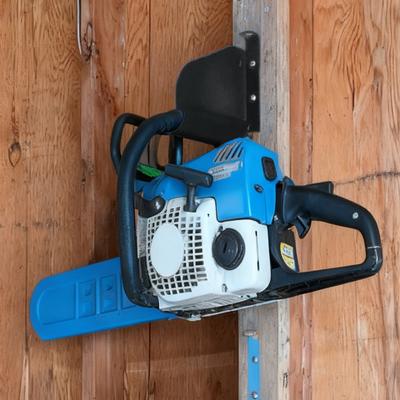 Yousheng Chainsaw Hanger Heavy Duty Metal Electric Chainsaw Wall Mount Hook Garage Shed Chainsaw Storage Holder Organizer Rack