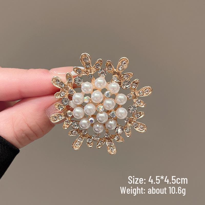 Exquisite Luxus Damen Brosche Anstecknadel Rotes Ahornblatt: High-End Begrüßungsaccessoire