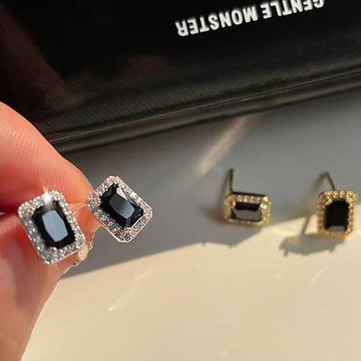 Beixi S925 Sterling Silber Schwarzer Zirkon Quadratische Steckerohrringe - Geometrisches Accessoire für Damen