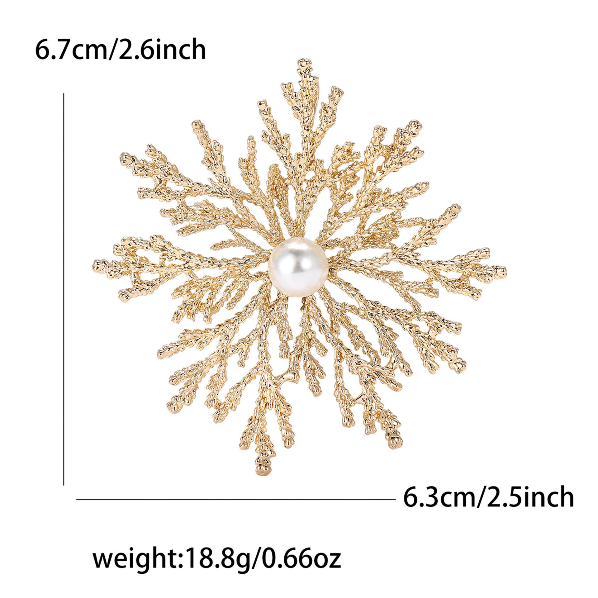 

Retro Exquisite Gold Color Hollowed-out Snowflake Pearl Broochs for Women Sweater Coat Pin Versatile Accessories Zircon Gifts золотой