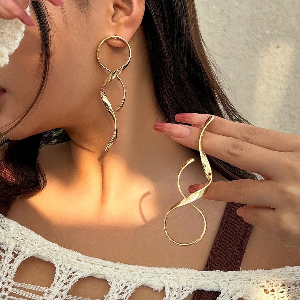 Design Sense Irregular Twisted Earrings Earrings Women'S Geometry Cold Wind Metal Liquid Stud Earrings