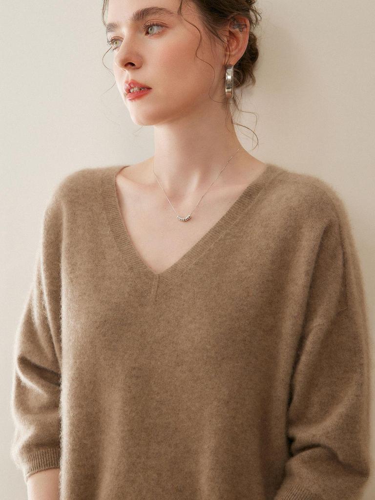 Women's 100% Cashmere Round Neck Long Knit Dress - Thickened Loose Fit for Autumn/Winter, Over-the-Knee Style.