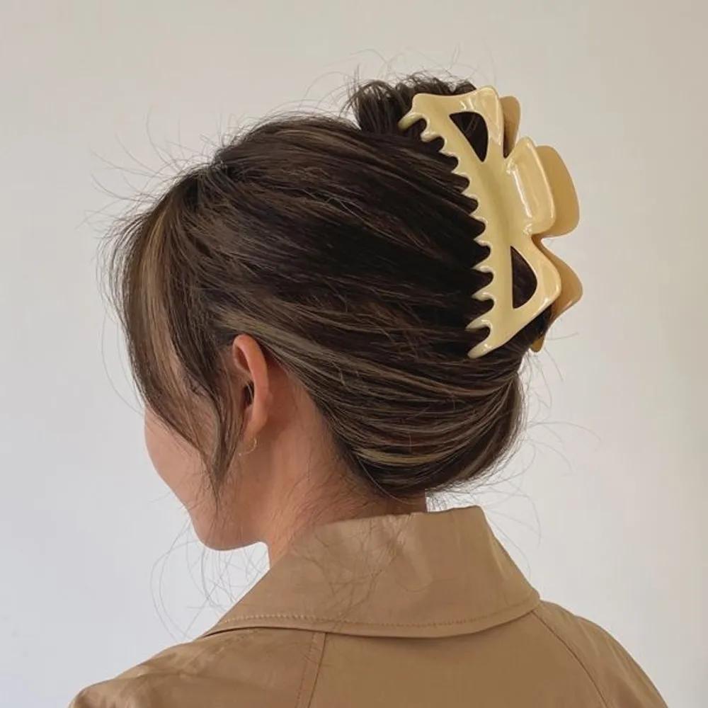 Dina Big Hair Clip beige