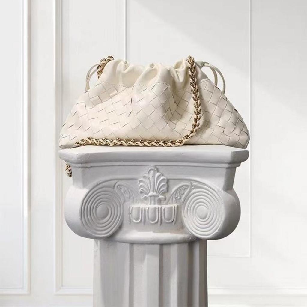 Autumn and winter new Dustbag cloud woven bag large capacity chain shoulder armpit bag small fragrant fashion women's bag