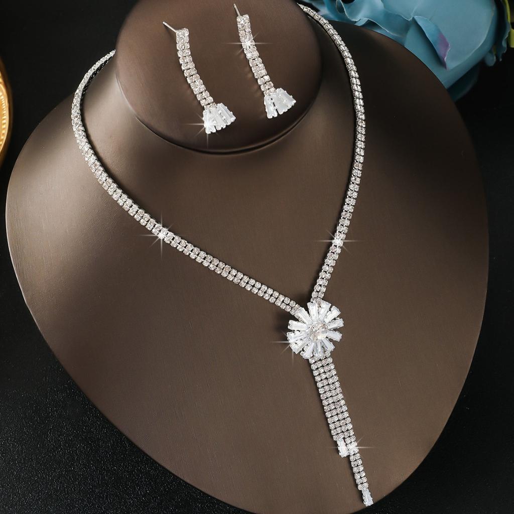 Flower Rhinestone Fringed Necklace Earrings Set, High-end Sense Necklace Ear Zircon Two-piece Set
