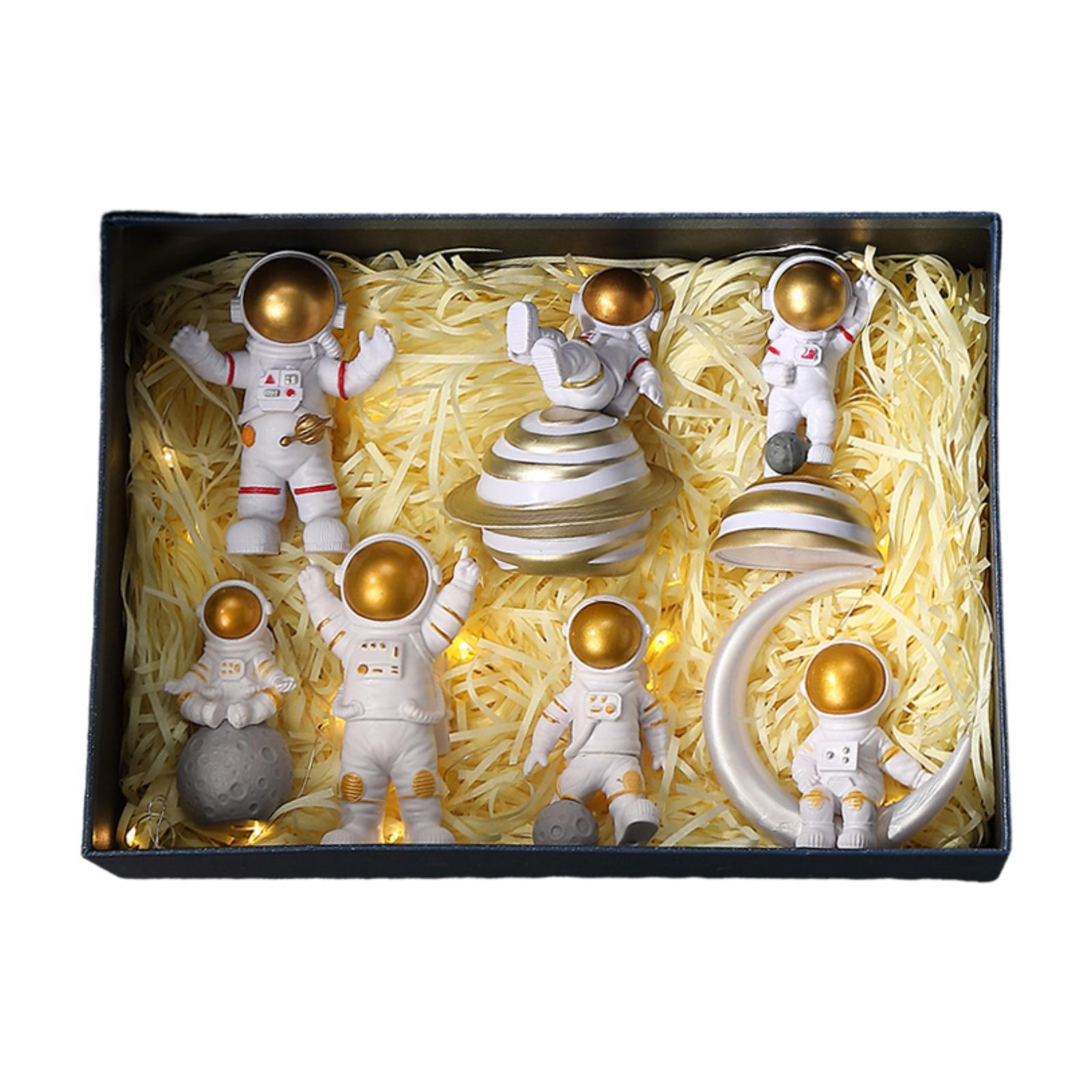 

Статуэтки космонавтов, украшение, креативная смоляная коллекционная миниатюрная игрушка-астронавт для рабочего стола, спальни, дома, гостиной, подарка на день рождения