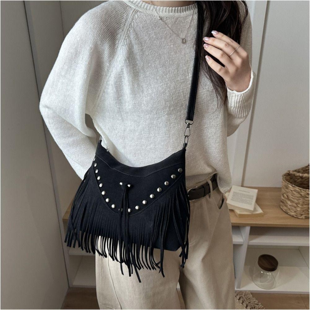 Fashion Korean Tassel Shoulder Bag Bohemian Style Rivet Suede Crossbody Bag Vintage Large Capacity Ethnic Style Handbag Travel