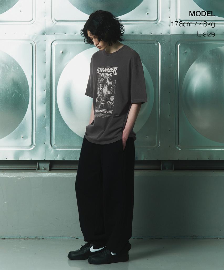MUSINSA STANDARD [Stranger Things Collaboration] All Friends Welcome T-Shirt [Charcoal Grey]