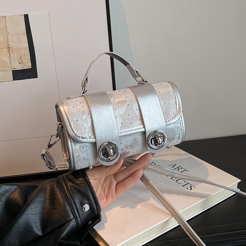 

Премиальная сумка-мессенджер женская новая модная изысканная наплечная сумка нишевого дизайна портативная маленькая квадратная сумка серебряный