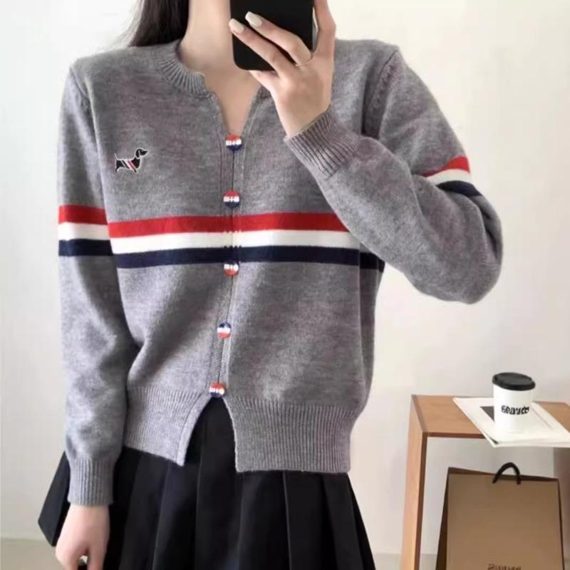 V-neck striped contrasting color puppy embroidered sweater women's autumn and winter loose design hem split long-sleeved knitted sweater
