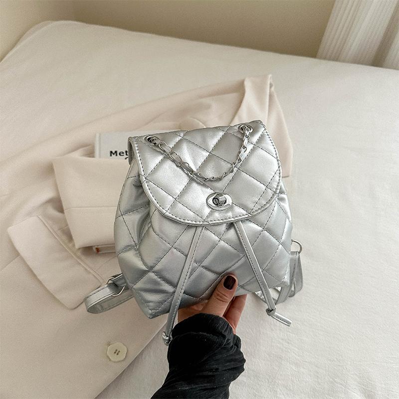 2025  Summer High Value Niche Design Diamond Backpack Women  Chain Bag Small Ladies Backpack