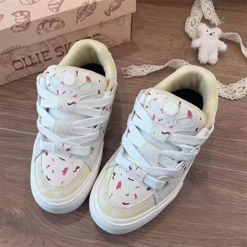 Original cranberry white clever color scheme cold sticky bread shoes ins niche skateboard shoes high value casual shoes
