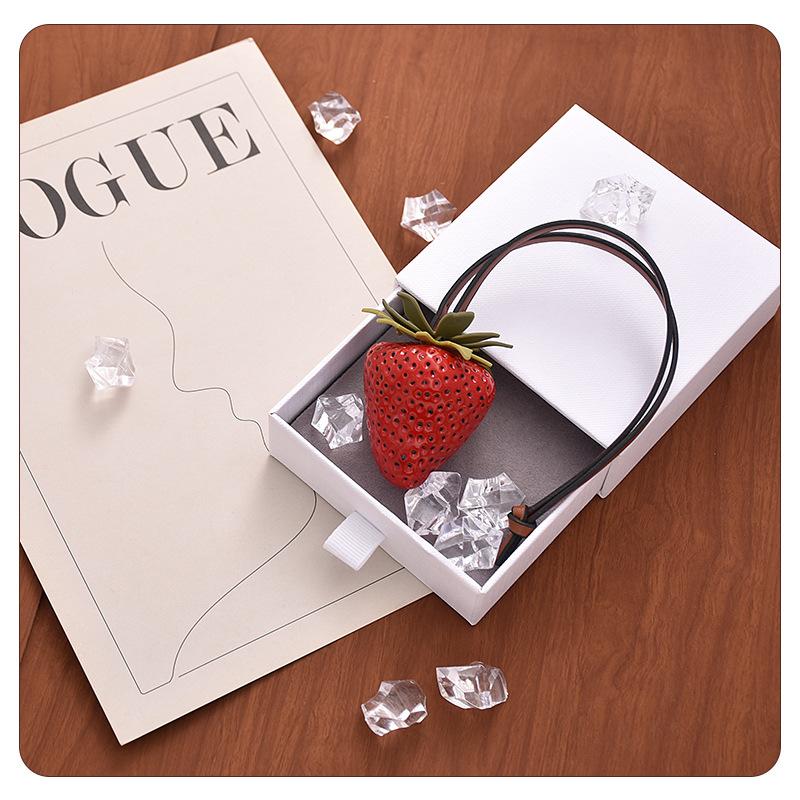 Christmas new strawberry bag pendant three-dimensional resin cute mobile phone lanyard keychain jewelry accessories bag pendant