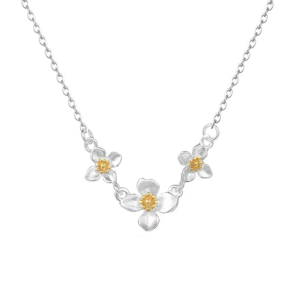 Sterling Silver Gardenia Flower Necklace for Women - Elegant Light Luxury Clavicle Chain with Fresh Floral Design.