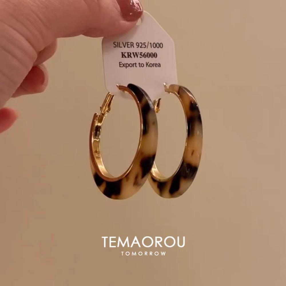 Golden Circle Earrings for Women 2025 New Ear Buckles, Light Luxury, High-end Sensory Ring Earrings, No Need To Pick Earrings When Sleeping