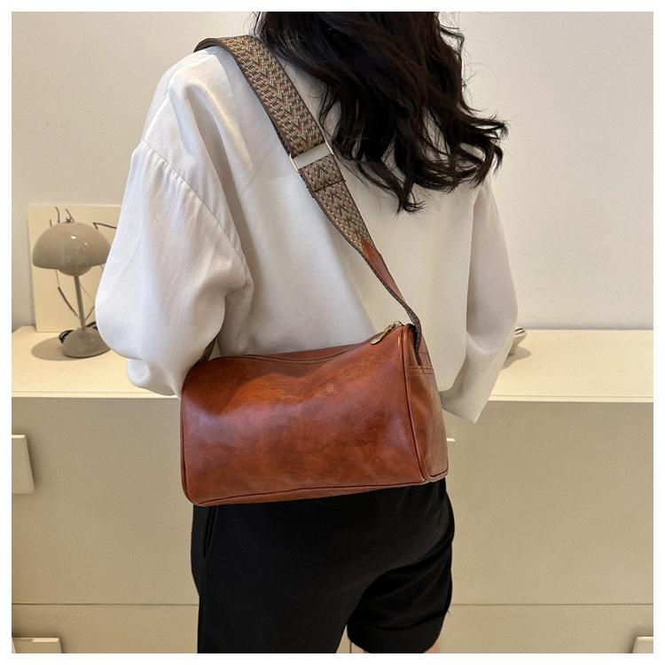 Women's Faux Leather Vintage Small Square Bag Fashionable Wide Strap Shoulder Crossbody Bag with Zipper Pocket