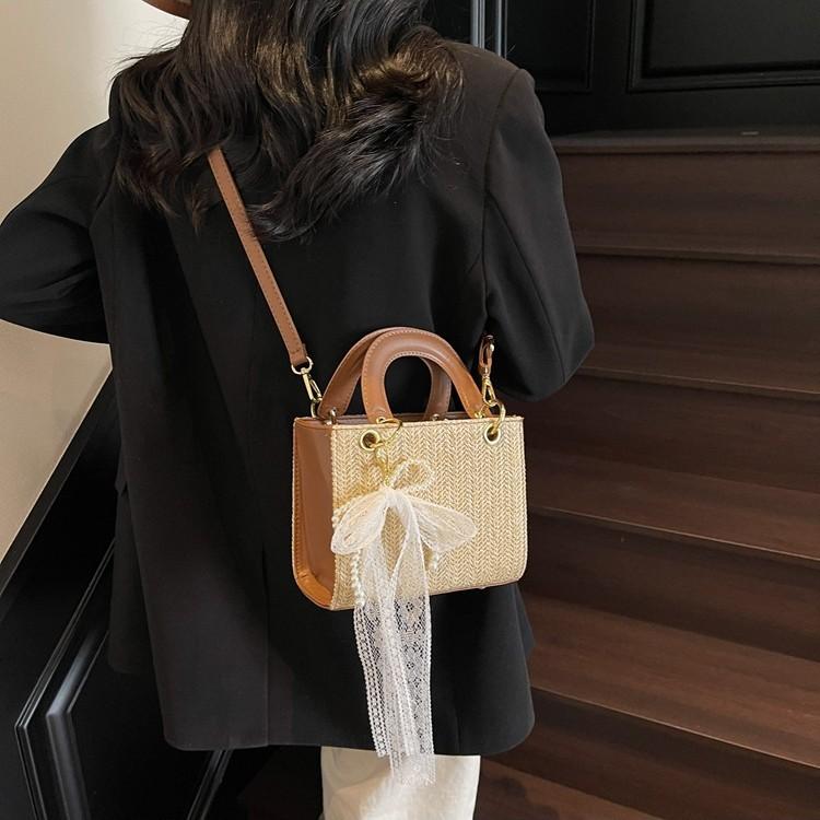 Niche Woven Commuter Fashion Handbag Spring and Summer New Shoulder Underarm Bag Small Square Bag