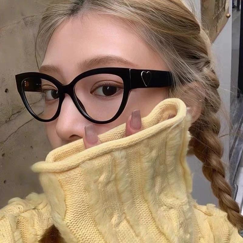 2025 Love Retro Large Frame Myopia Glasses for Women Korean Cat Eye Heart Black Eyewear Personalized Anti-Blue Light Glasses