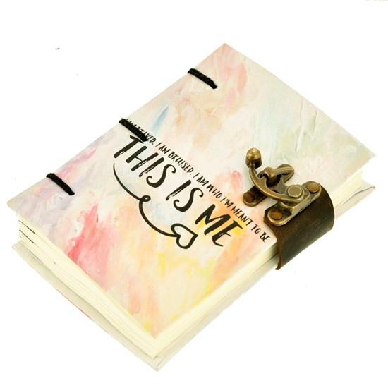 

Дневник с мотивирующими цитатами 17,78 см, бумага 250 г/м2, переработанный хлопок, бумага ручной работы, без кислоты, дневник с замком