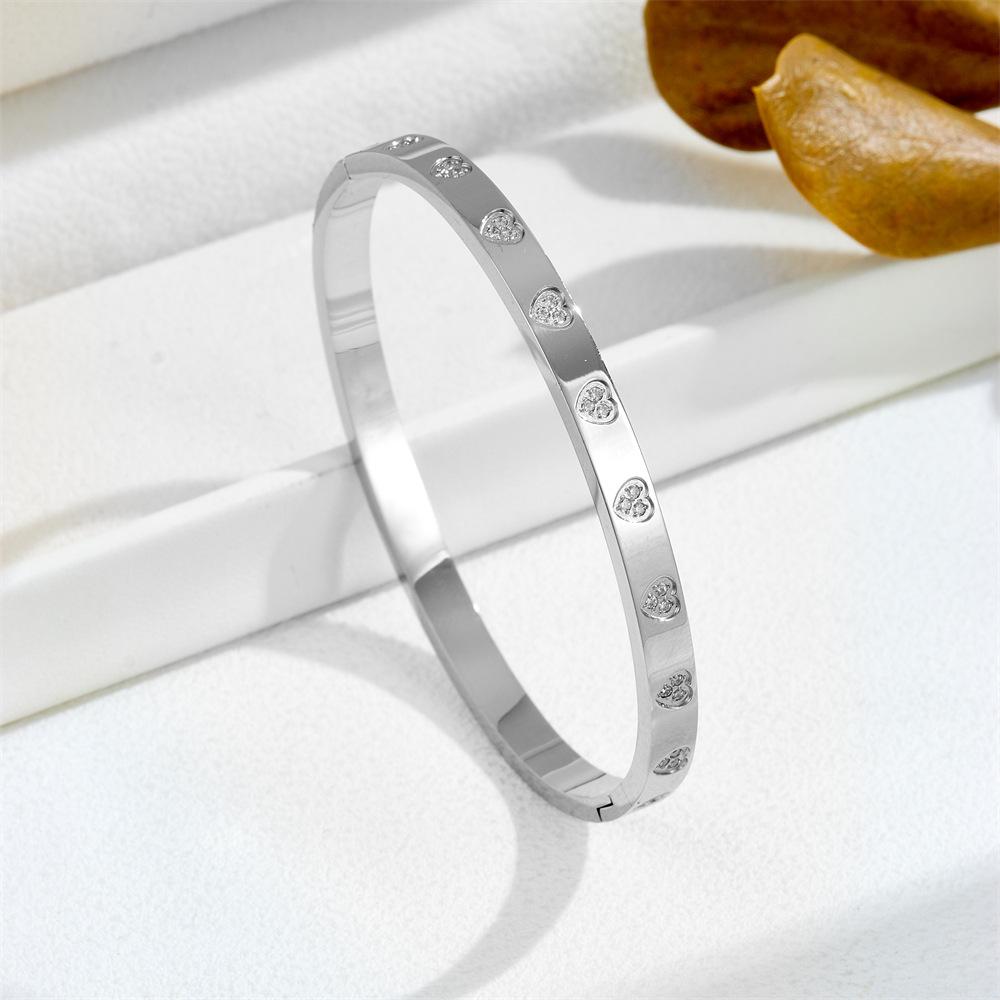 2026 Fashion Bracelet, High-end Temperament Elegant Jewelry Light Luxury Niche Design Love Bracelet