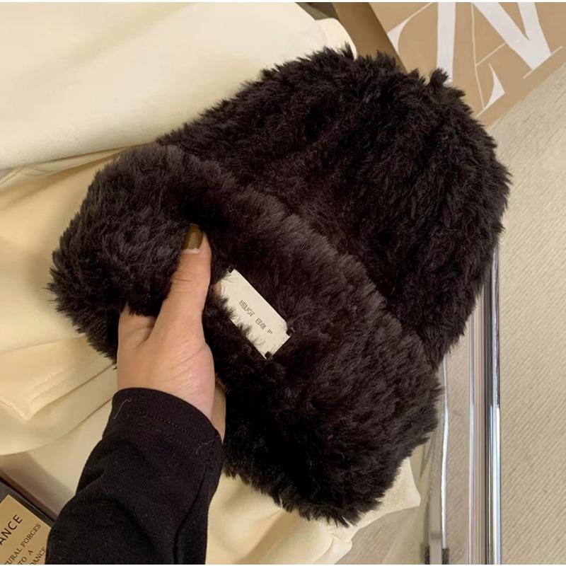 A Thick Loose Knitted Ear Protecting and Warm Cold Cap with A Large Head Circumference In Korean Style