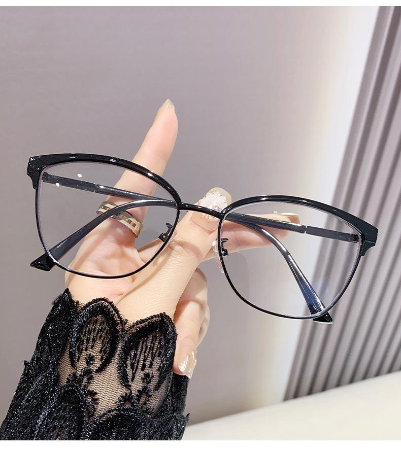 

Photo-sensitive Color-changing Anti-blue Light Nearsighted Glasses For Women With Large Frames 015 -1.25